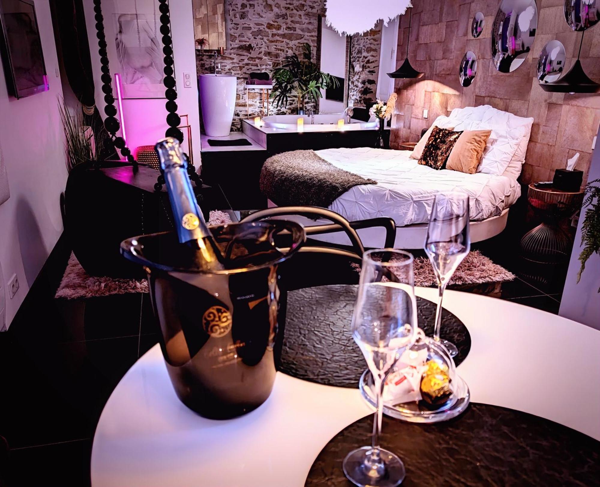Le Lovt - Love Room Nantes Ngoại thất bức ảnh